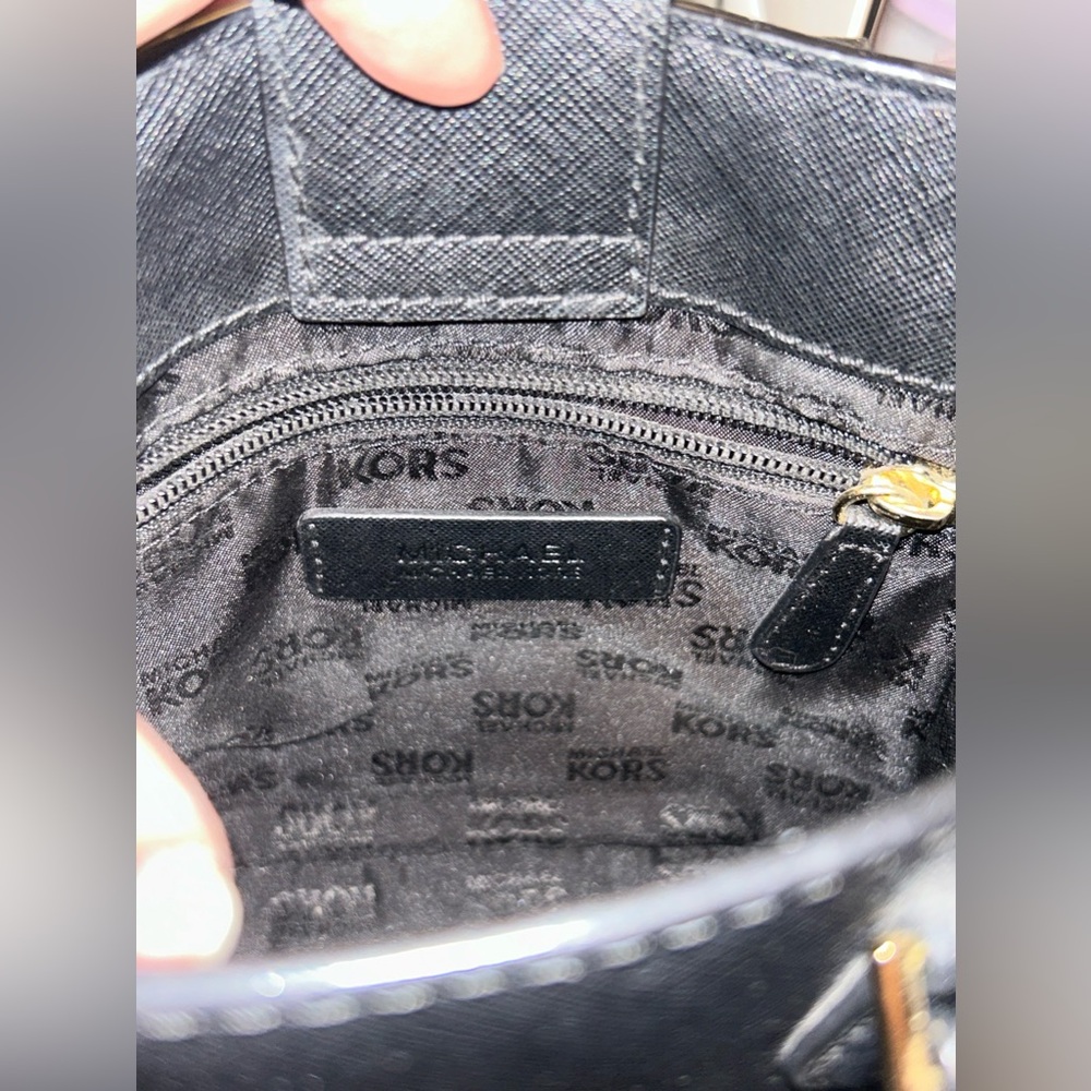 Michael Kors extra small Crossbody - Picture 8 of 9